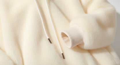 Oversized Faux Fur Hoodie Dress – Komfort mit Haltung