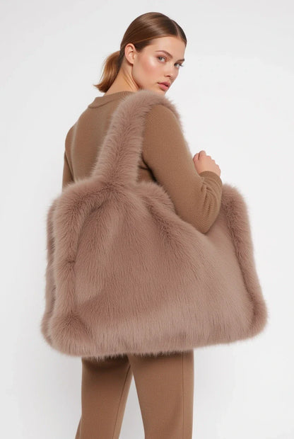 Oversized Plush Tote – Funktion in ihrer elegantesten Form